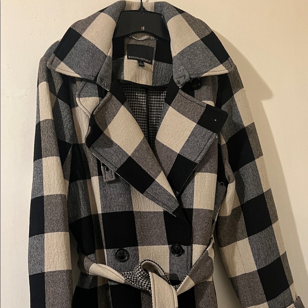 Banana Republic Women's Black and Cream Checkered Trench Coat